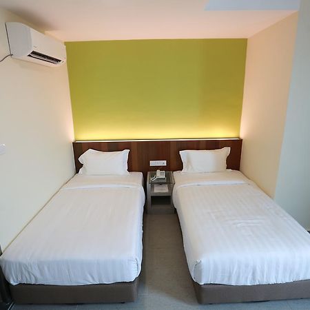 Pantai Regal Boutique Hotel Куантан Екстер'єр фото