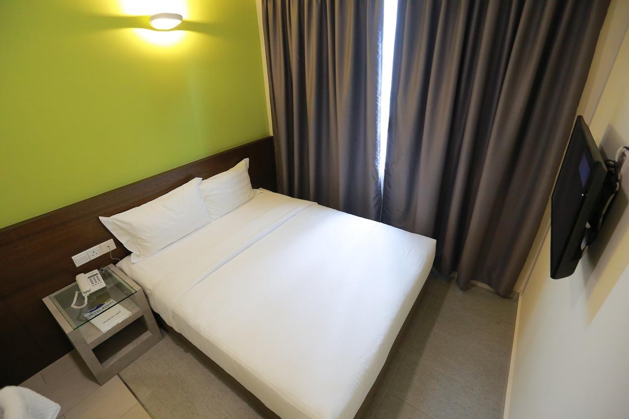 Pantai Regal Boutique Hotel Куантан Екстер'єр фото