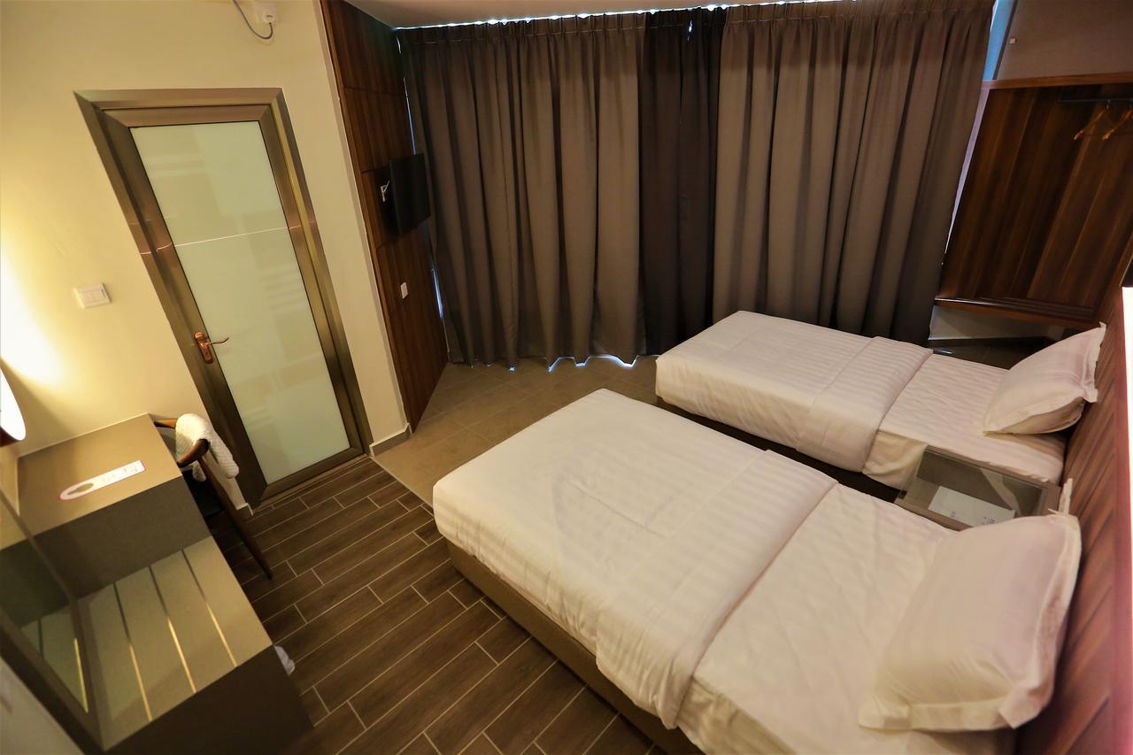 Pantai Regal Boutique Hotel Куантан Екстер'єр фото