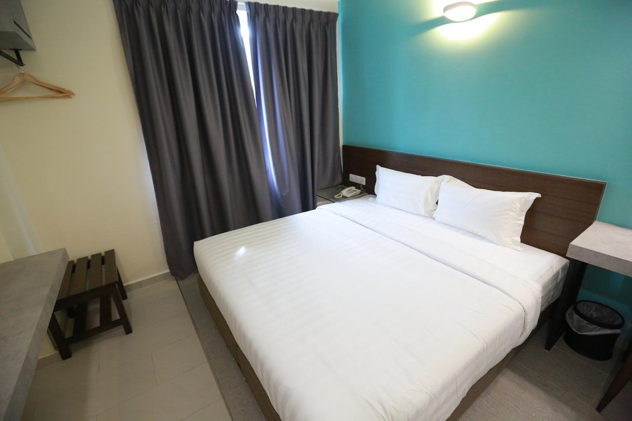 Pantai Regal Boutique Hotel Куантан Екстер'єр фото
