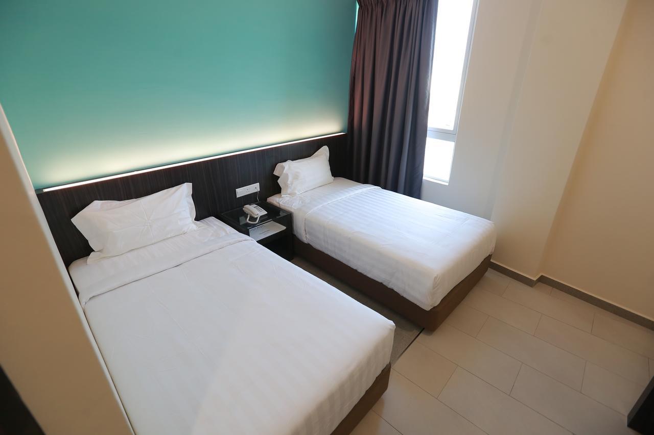 Pantai Regal Boutique Hotel Куантан Екстер'єр фото