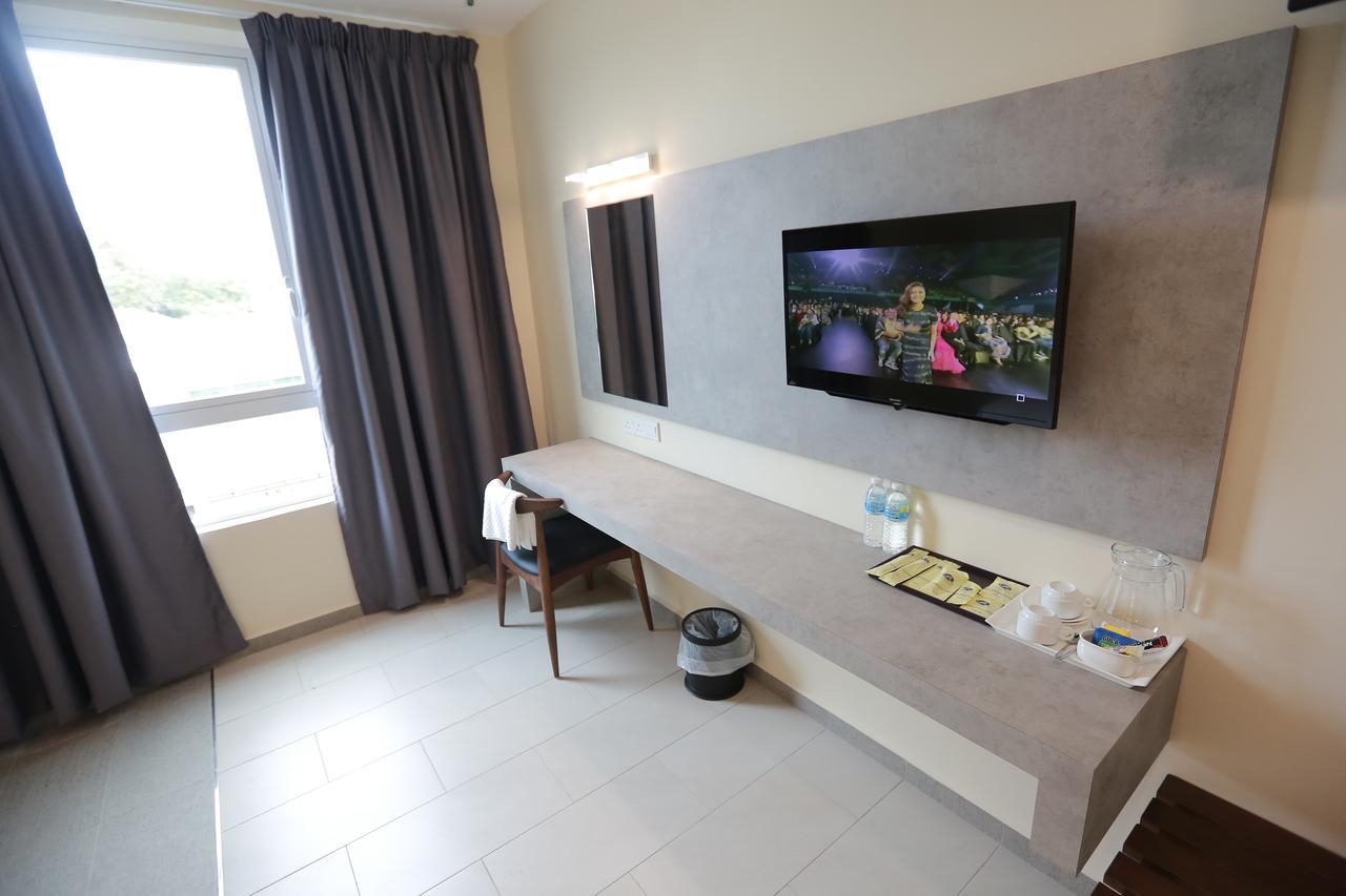 Pantai Regal Boutique Hotel Куантан Екстер'єр фото